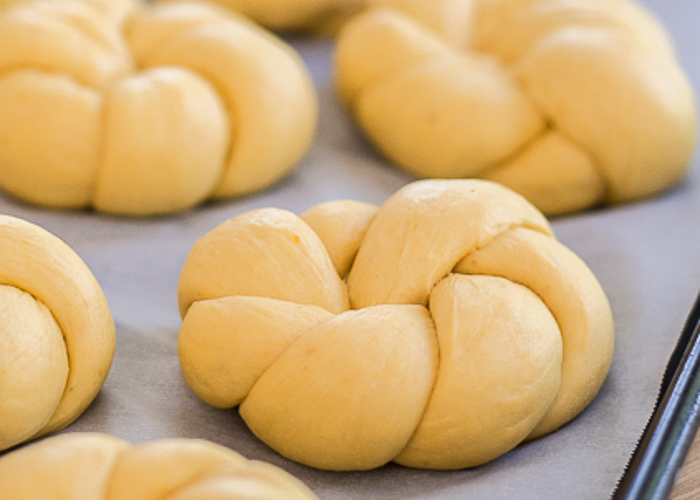 Pumpkin Dinner Rolls