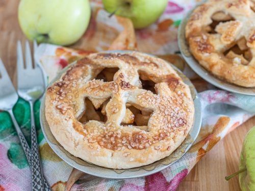 https://www.flourarrangements.org/wp-content/uploads/2020/10/Miniature-Apple-Pie-Recipe-1-500x375.jpg